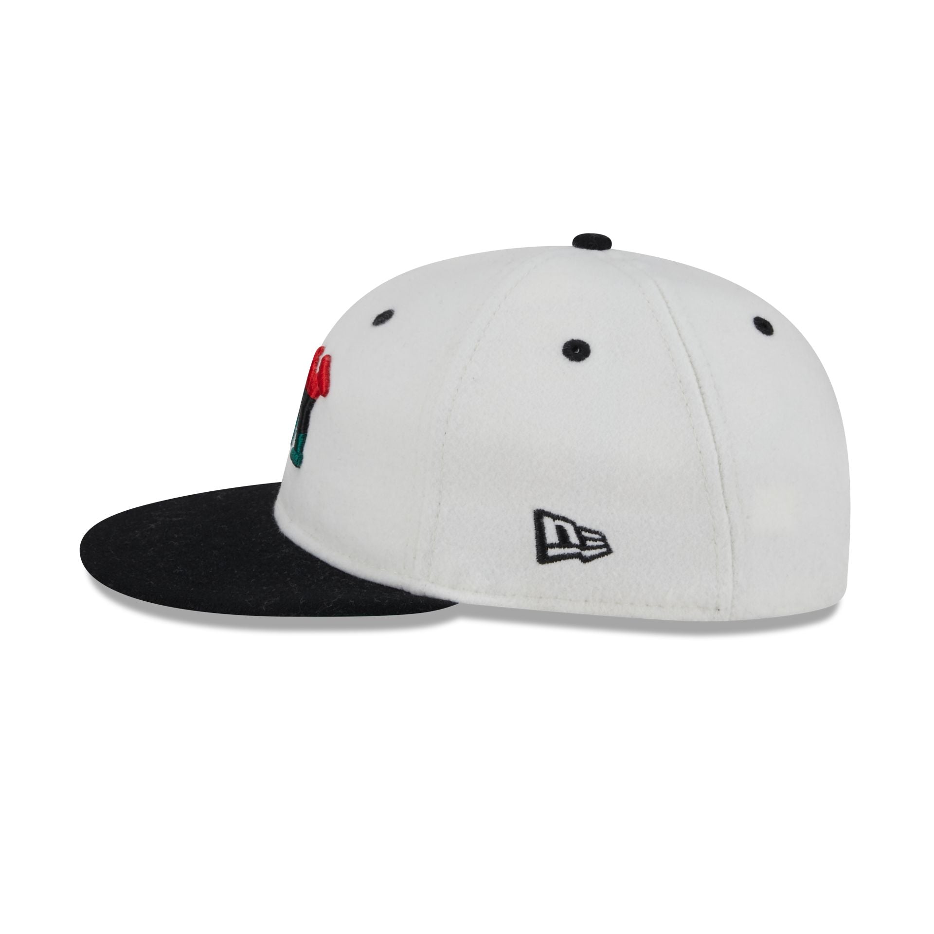 60661365_RC9FIFTY_LifestyleEnergy_NEW_20YORK_20BLACK_20YANKE_CHW_LSIDE-1.jpg
