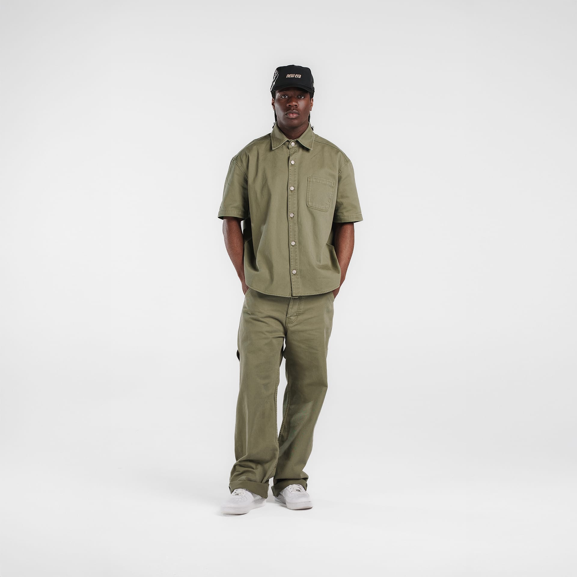 60693255_NE1-0111-SSBUTTONUPSHIRT_BUTTONUPHALFSLEEVESHIRT_BrandNewEra_GreenBark_1x1_463a8f73-4696-4d2a-88d8-c08c8be6242f-1.jpg