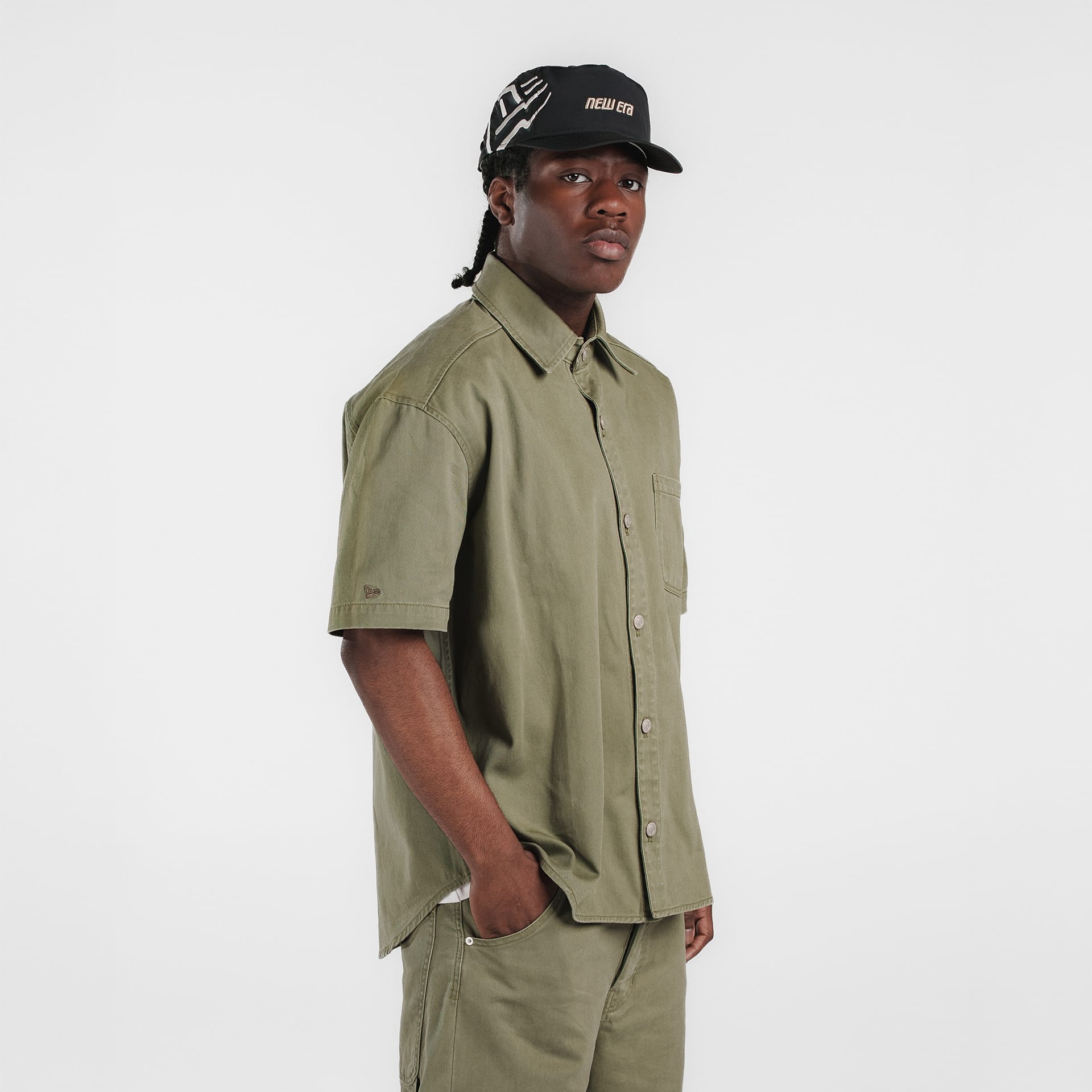 60693255_NE1-0111-SSBUTTONUPSHIRT_BUTTONUPHALFSLEEVESHIRT_BrandNewEra_GreenBark_5_1x1_1f5ae954-60ed-45ec-a267-f70e17a8f942.jpg