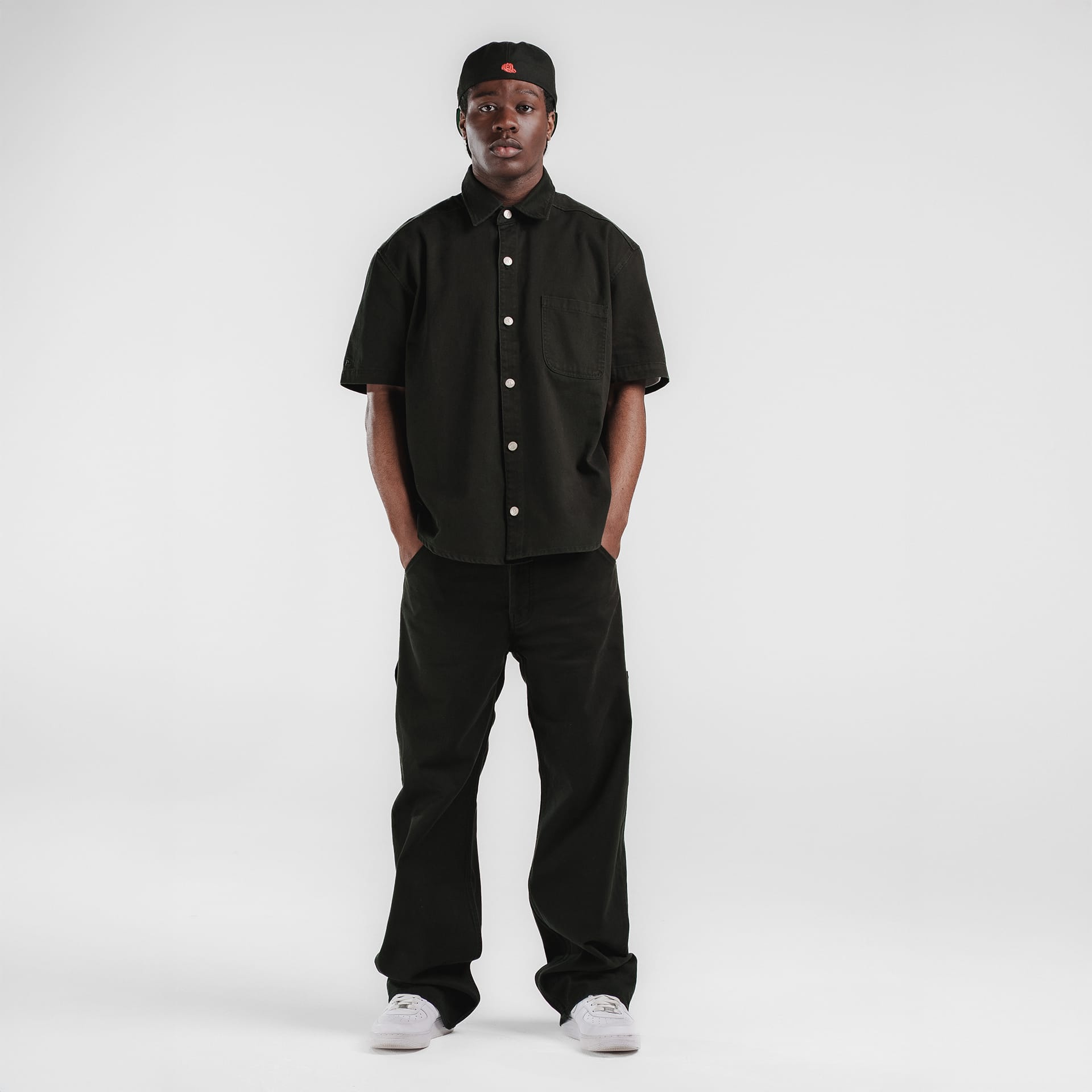 60693256_NE1-0111-SSBUTTONUPSHIRT_BUTTONUPHALFSLEEVESHIRT_BrandNewEra_Black_4_1x1_27e7ac6b-e16f-46f3-8fec-af9d473e104b-1.jpg