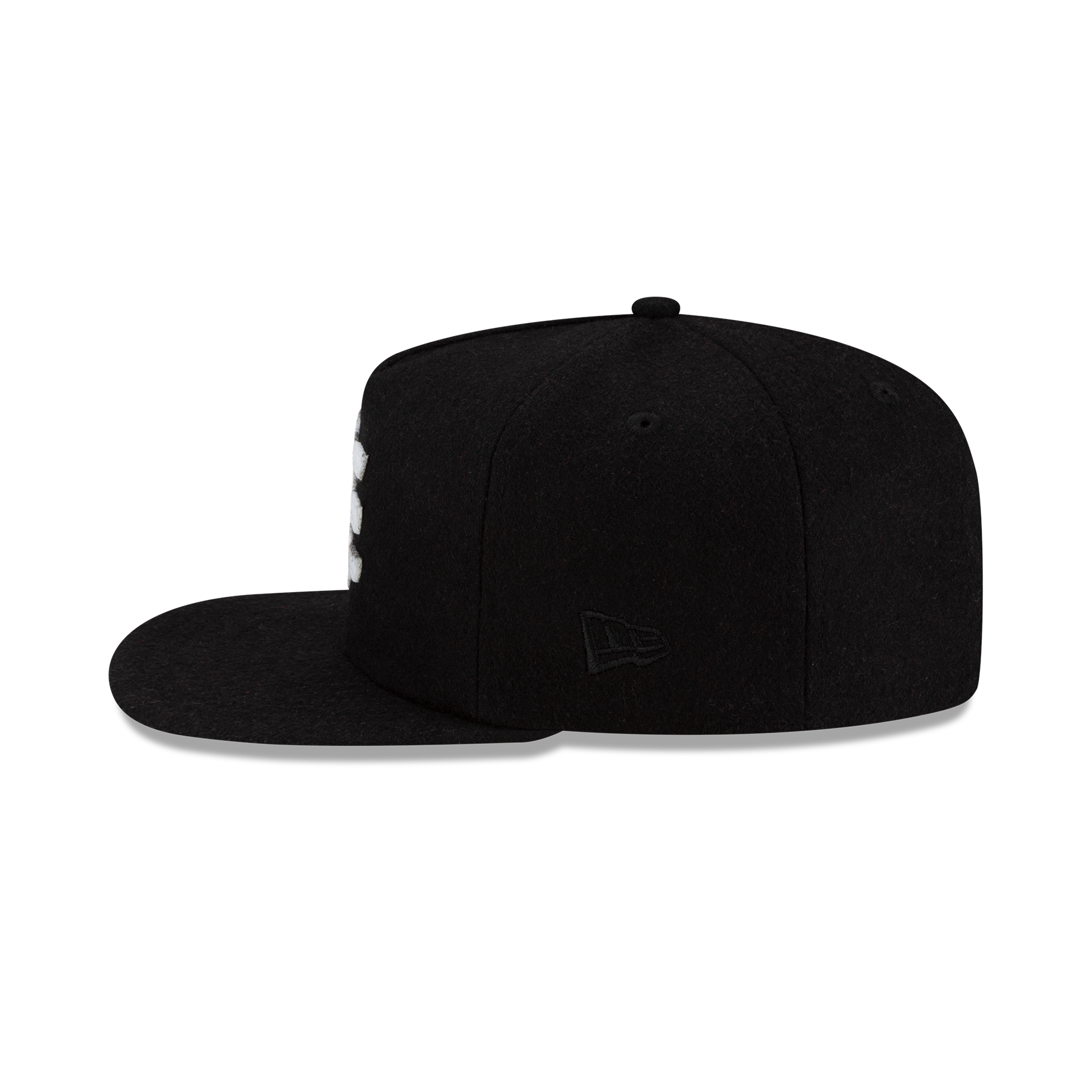 60767801_19TWENTY_FW25_NEB_NEWERA_BLACK_LSIDE-1.png