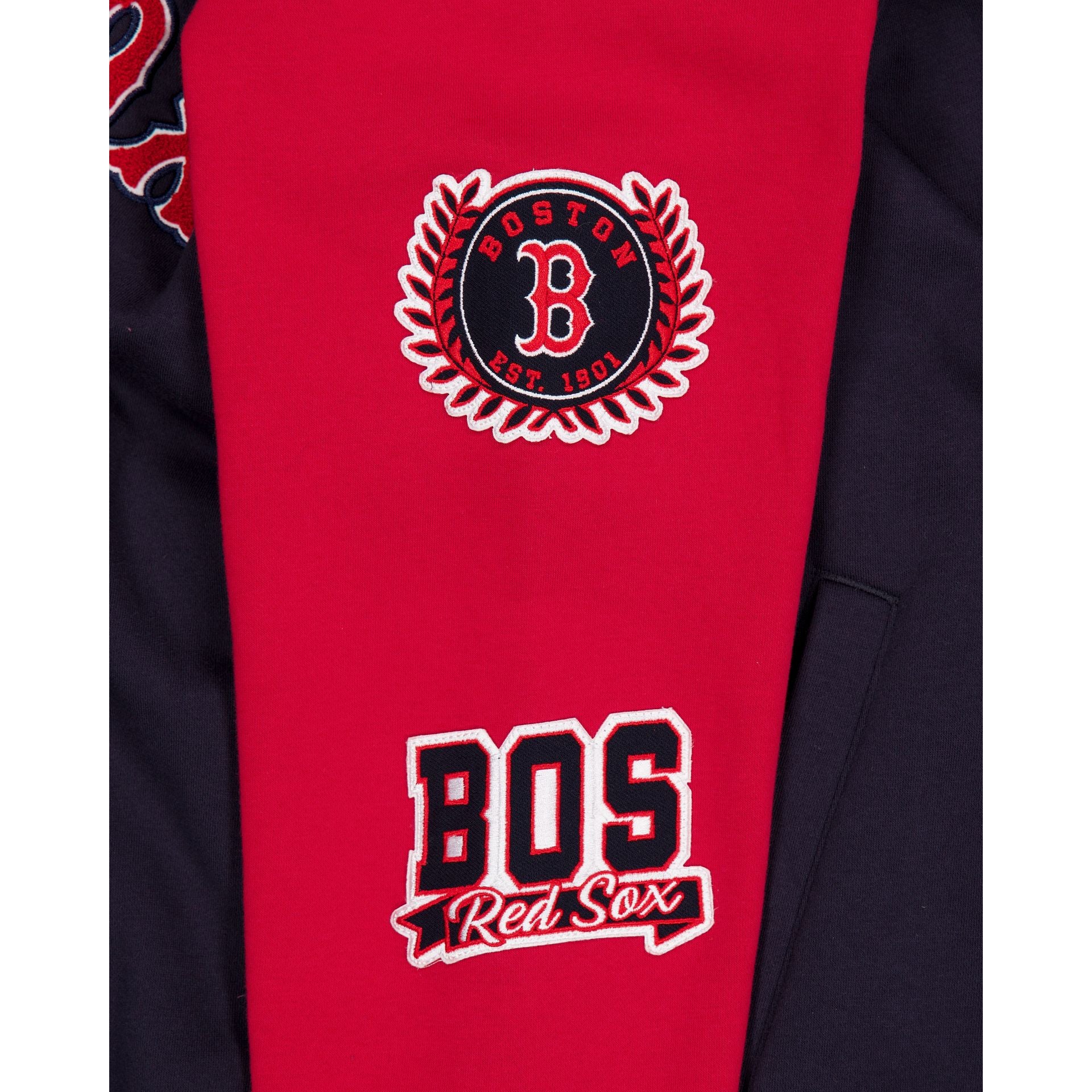 60775117_FLEECE_20TOPS_THROWBACK_SS26_BOSRED_OTC_DETAIL2-1.jpg