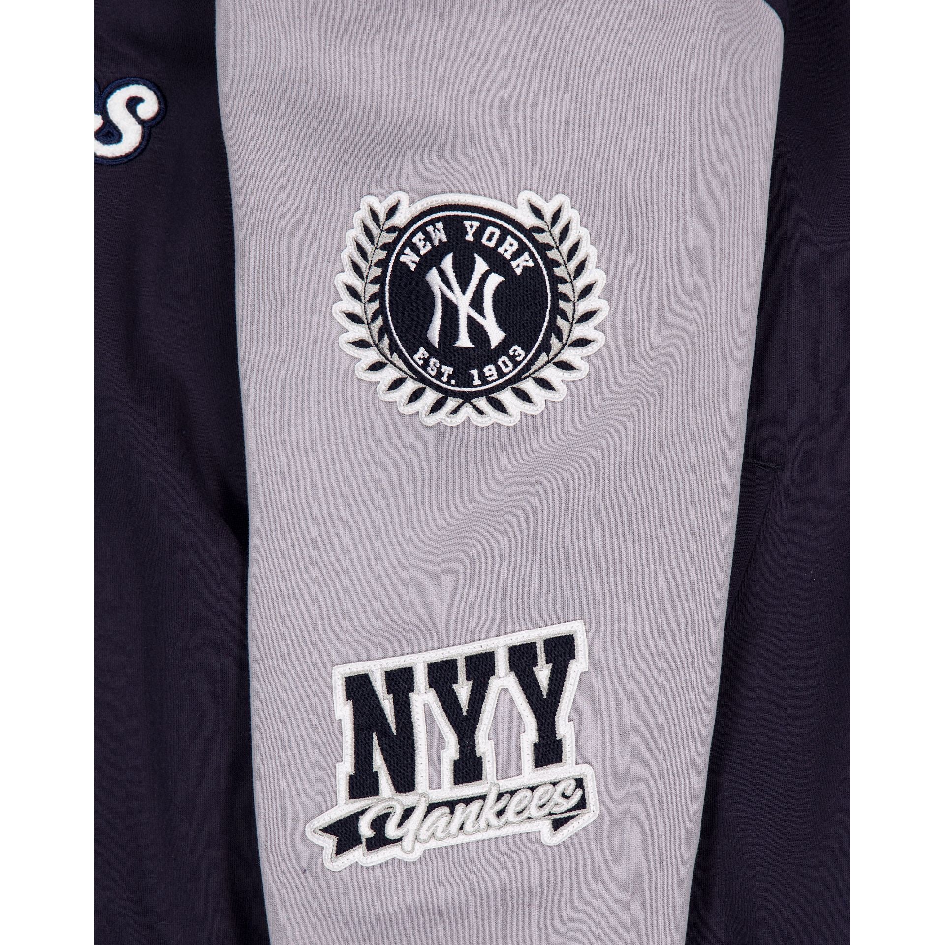 60775475_FLEECE_20TOPS_THROWBACK_SS26_NEYYAN_OTC_DETAIL2-1.jpg