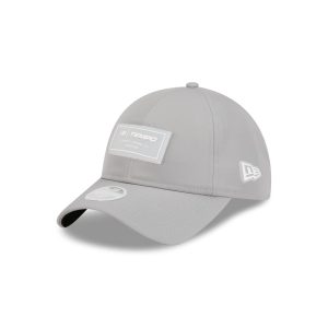 Labeled Women's 9TWENTY Adjustable