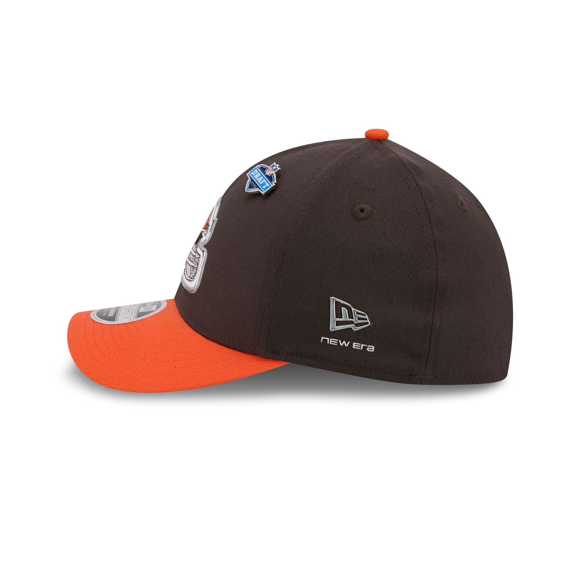 60860973_39THIRTYMC_NFL26DRAFT39THIRTYMC_CLEBRO_OTC_LSIDE-1.jpg