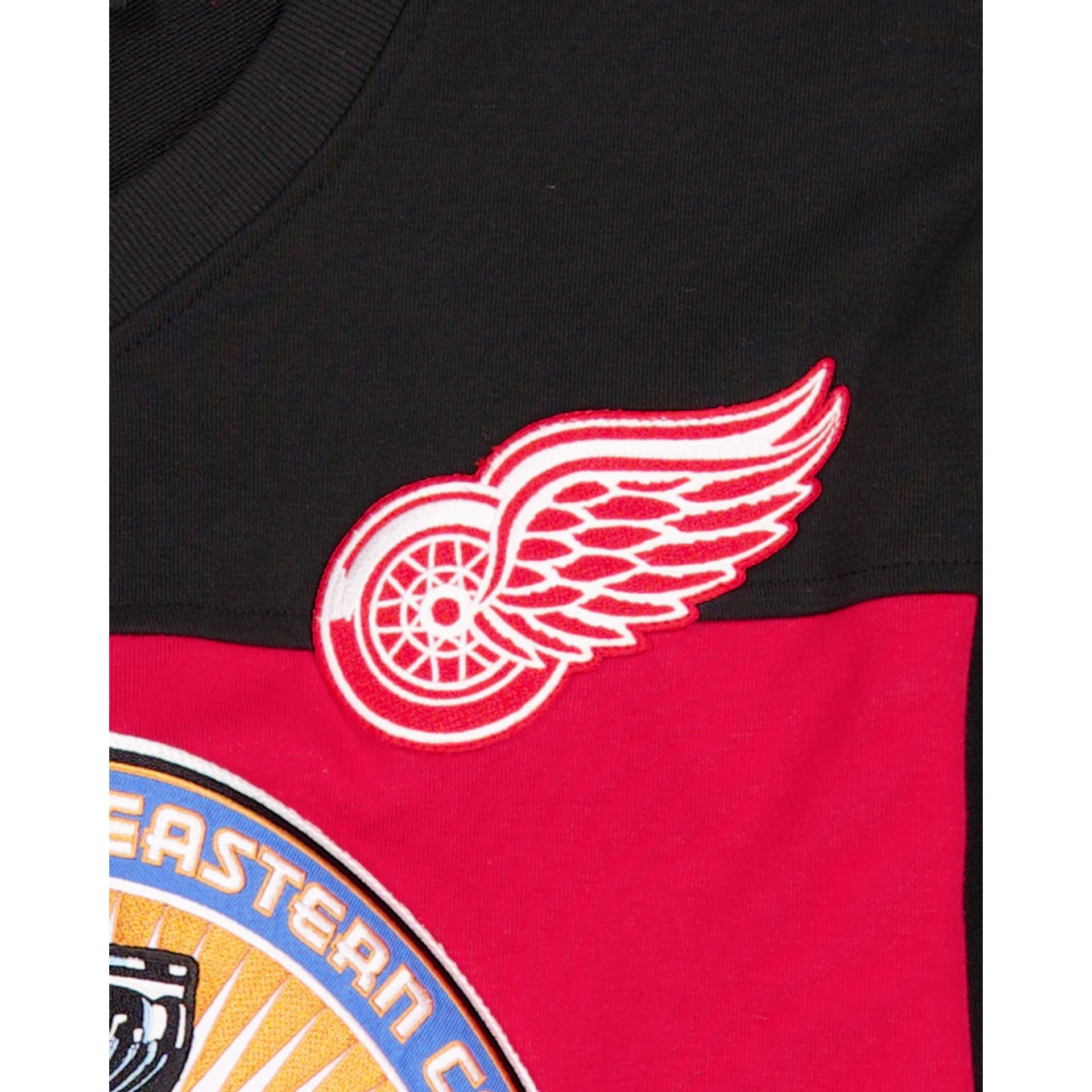 60861233_LS_TSHIRT_STAN_CUP_DETRED_RED_DETAIL1-1.jpg