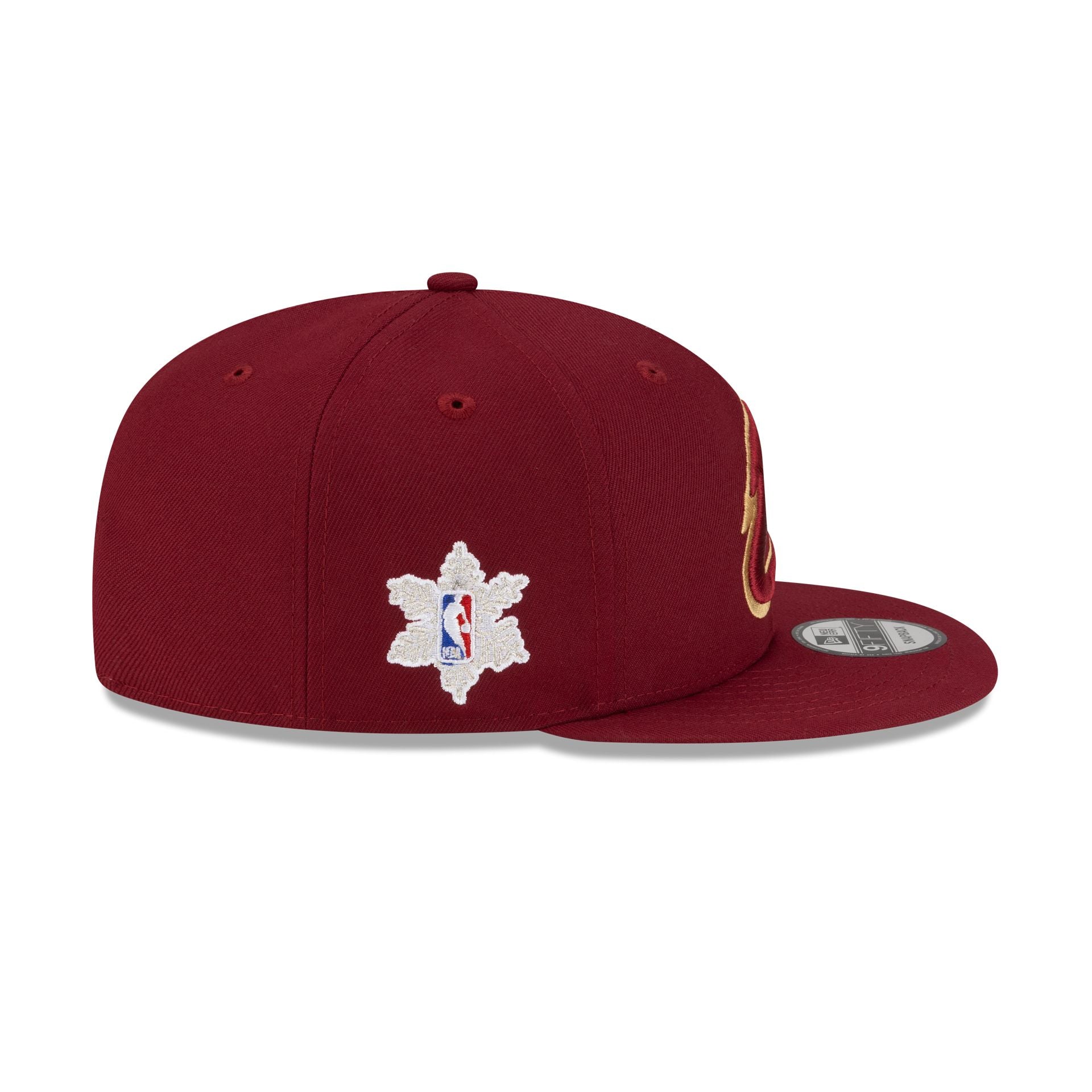 71008312_9FIFTY_NBA25_CHRISTMAS_CLECAV_RED_RSIDE-1.jpg