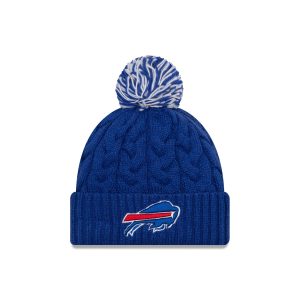 Cozy Cable Women's Pom Knit
